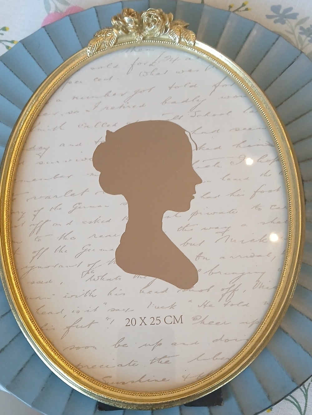 Gold Oval Frame with Silhouette Art - Beige & Gold